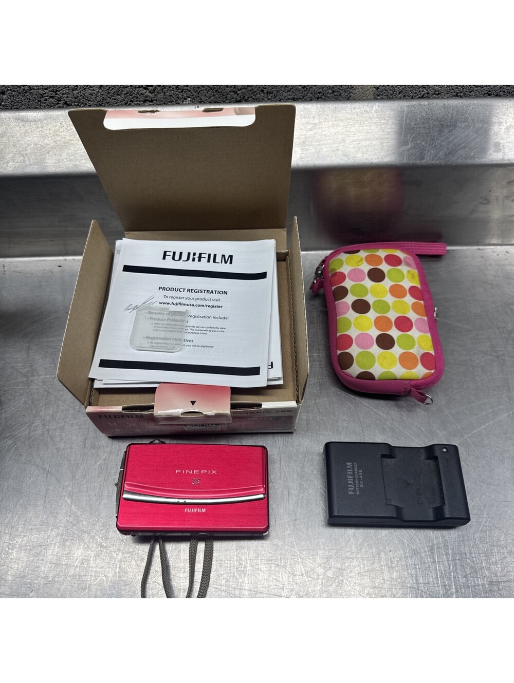 Red/pink Fujifilm Finepix Z85 14MP Digital Camera Touch Screen Battery & 4gb Sd